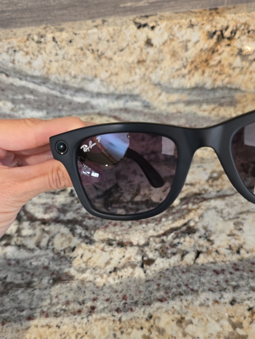 Ray-Ban Wayfarer Gen 1 Meta Glasses - Picture 8 of 11